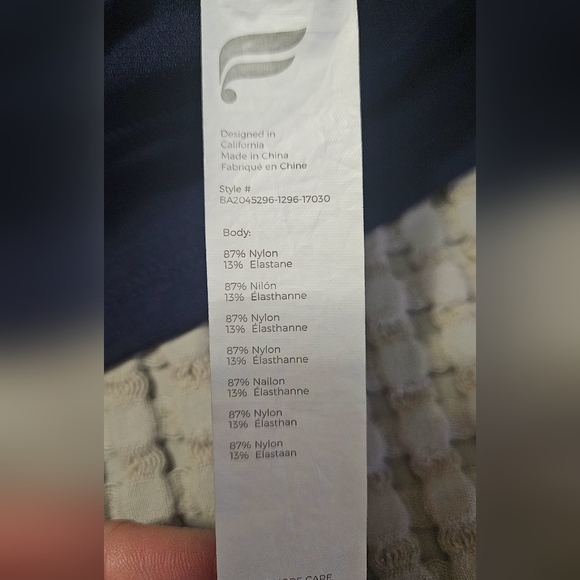 FABLETICS Freya SculptKnit® Sports Bra in Abyss/Vermilion. Size small - Picture 6 of 7